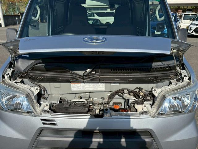 ハイゼットカーゴ 2シーター ブラインド仕様 4WD 5速マニュアル 禁煙車 1オーナー ハイルーフ アイドリングSTOP ヘットライトレベライザー サイドバイザー タイヤエコピア 145/80R12 両側スライドドア 室内ルームクリーニング 衝突安全ボディー 当店買取直販車(36枚目)