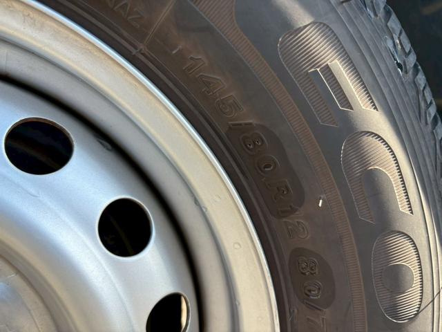 ハイゼットカーゴ 2シーター ブラインド仕様 4WD 5速マニュアル 禁煙車 1オーナー ハイルーフ アイドリングSTOP ヘットライトレベライザー サイドバイザー タイヤエコピア 145/80R12 両側スライドドア 室内ルームクリーニング 衝突安全ボディー 当店買取直販車(39枚目)