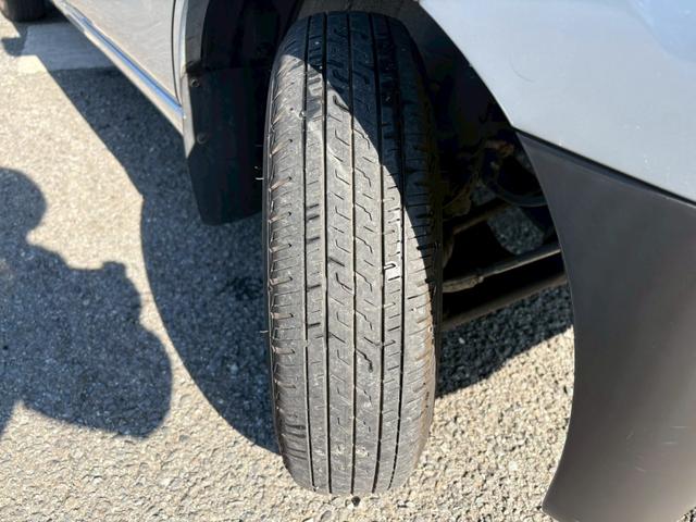 ハイゼットカーゴ 2シーター ブラインド仕様 4WD 5速マニュアル 禁煙車 1オーナー ハイルーフ アイドリングSTOP ヘットライトレベライザー サイドバイザー タイヤエコピア 145/80R12 両側スライドドア 室内ルームクリーニング 衝突安全ボディー 当店買取直販車(40枚目)