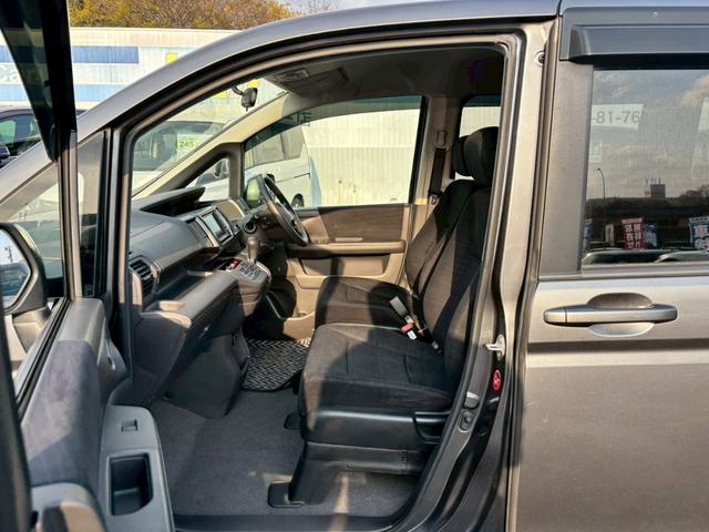 ステップワゴン Ｇ　Ｌパッケージ　禁煙　純正７型ナビ　バックカメラ　両側自動スライド　ビルトインＥＴＣ　オートライト　オートエアコン　電格ミラーウィンカー　サイドバイザー　ダブルエアバック　純正アルミ　オートライト　ＡＢＳ（21枚目）