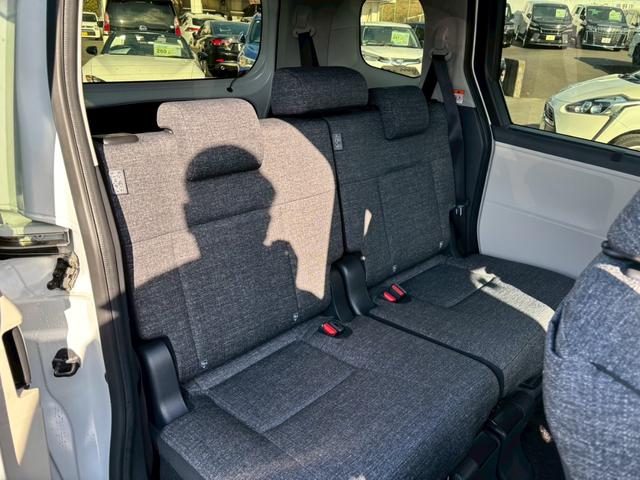 シエンタ ハイブリッドZ 禁煙車 1オーナー 純正10.5インチナビ 全方位カメラ フルセグTV ブルートゥース ETC2.0 シート&ハンドルヒーター【パーキングアシスト】衝突軽減ブレーキ レーンキープ ブラインドスポットモニターLED コーナーセンサー 両側自動ドア(16枚目)