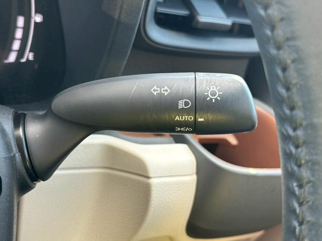 シエンタ ハイブリッドZ 禁煙車 1オーナー 純正10.5インチナビ 全方位カメラ フルセグTV ブルートゥース ETC2.0 シート&ハンドルヒーター【パーキングアシスト】衝突軽減ブレーキ レーンキープ ブラインドスポットモニターLED コーナーセンサー 両側自動ドア(32枚目)