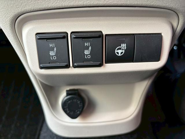 シエンタ ハイブリッドZ 禁煙車 1オーナー 純正10.5インチナビ 全方位カメラ フルセグTV ブルートゥース ETC2.0 シート&ハンドルヒーター【パーキングアシスト】衝突軽減ブレーキ レーンキープ ブラインドスポットモニターLED コーナーセンサー 両側自動ドア(39枚目)