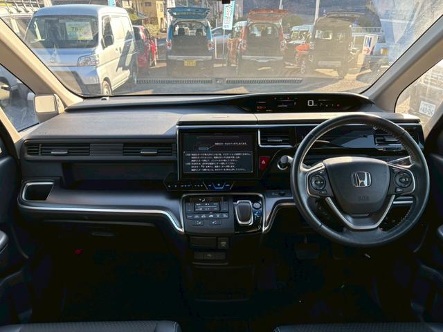 ステップワゴンスパーダ スパーダハイブリッド G・EXホンダセンシング 後席モニター 禁煙 9型ナビ バックカメラ ハーフレザーシート クルーズコントロール ETC シートヒーター わくわくゲート コーナーセンサー LED 両側自動スライド 衝突軽減ブレーキ 【マツダゴールドアルミ】(5枚目)