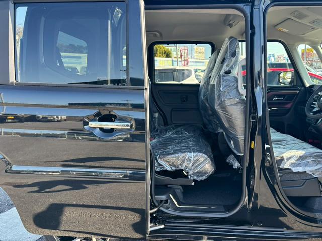 スペーシアカスタム ハイブリッドXSターボ 届出済未使用車 9型モニタ- ブル-トゥ-ス シ-ト&ハンドルヒ-タ- サ-キュレ-タ- レ-ダ-クル-ズ 2列目オットマン 両側自動スライドドア LEDオ-トライト フォグ 衝突軽減ブレ-キ(17枚目)