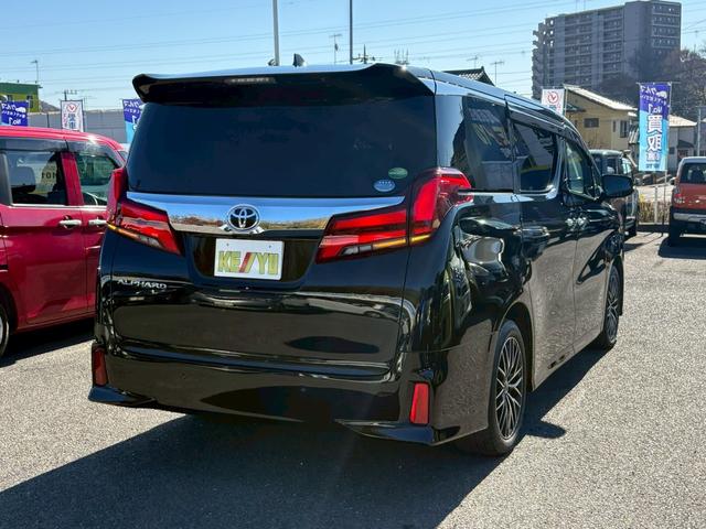アルファード ２．５Ｓ　禁煙車　アルパイン１０インチナビ　フルセグ　Ｂｌｕｅｔｏｏｔｈ　ＨＤＭＩ　バックカメラ　１２．８インチフリップダウンモニター　レーダークルーズコントロール　両側自動スライドドア　ビルドインＥＴＣ（4枚目）