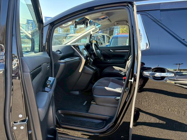 アルファード ２．５Ｓ　禁煙車　アルパイン１０インチナビ　フルセグ　Ｂｌｕｅｔｏｏｔｈ　ＨＤＭＩ　バックカメラ　１２．８インチフリップダウンモニター　レーダークルーズコントロール　両側自動スライドドア　ビルドインＥＴＣ（20枚目）