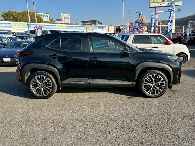 ヤリスクロス ハイブリッドＺ　禁煙車　純正７インチナビ　Ｂｌｕｅｔｏｏｔｈ　フルセグ　アラウンドビュー　レーダークルーズコントロール　パワーバックドア　ＡＳＶ　ＴＲＣ　ＥＴＣ　シートヒーター　電動シート　ＬＥＤヘッドライト（8枚目）