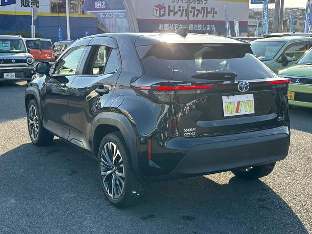 ヤリスクロス ハイブリッドＺ　禁煙車　純正７インチナビ　Ｂｌｕｅｔｏｏｔｈ　フルセグ　アラウンドビュー　レーダークルーズコントロール　パワーバックドア　ＡＳＶ　ＴＲＣ　ＥＴＣ　シートヒーター　電動シート　ＬＥＤヘッドライト（10枚目）