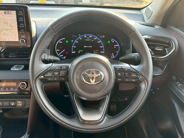 ヤリスクロス ハイブリッドＺ　禁煙車　純正７インチナビ　Ｂｌｕｅｔｏｏｔｈ　フルセグ　アラウンドビュー　レーダークルーズコントロール　パワーバックドア　ＡＳＶ　ＴＲＣ　ＥＴＣ　シートヒーター　電動シート　ＬＥＤヘッドライト（13枚目）