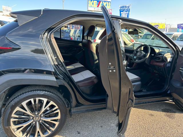 ヤリスクロス ハイブリッドＺ　禁煙車　純正７インチナビ　Ｂｌｕｅｔｏｏｔｈ　フルセグ　アラウンドビュー　レーダークルーズコントロール　パワーバックドア　ＡＳＶ　ＴＲＣ　ＥＴＣ　シートヒーター　電動シート　ＬＥＤヘッドライト（18枚目）