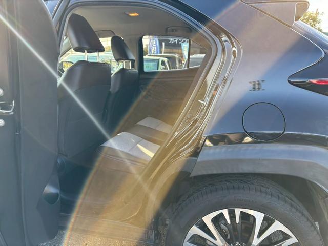 ヤリスクロス ハイブリッドＺ　禁煙車　純正７インチナビ　Ｂｌｕｅｔｏｏｔｈ　フルセグ　アラウンドビュー　レーダークルーズコントロール　パワーバックドア　ＡＳＶ　ＴＲＣ　ＥＴＣ　シートヒーター　電動シート　ＬＥＤヘッドライト（22枚目）