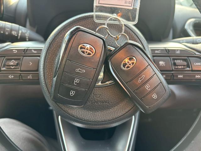 ヤリスクロス ハイブリッドＺ　禁煙車　純正７インチナビ　Ｂｌｕｅｔｏｏｔｈ　フルセグ　アラウンドビュー　レーダークルーズコントロール　パワーバックドア　ＡＳＶ　ＴＲＣ　ＥＴＣ　シートヒーター　電動シート　ＬＥＤヘッドライト（50枚目）