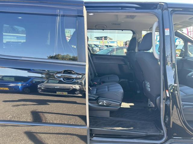 ノア Ｓｉ　禁煙車　ワンオーナー　社外ＳＤナビ　フルセグ　バックカメラ　ラジオ　前後ドライブレコーダー　ＥＴＣ　衝突軽減システム　横滑り防止システム　両側自動スライド　ＬＥＤヘッドライト　レーンキープ（17枚目）