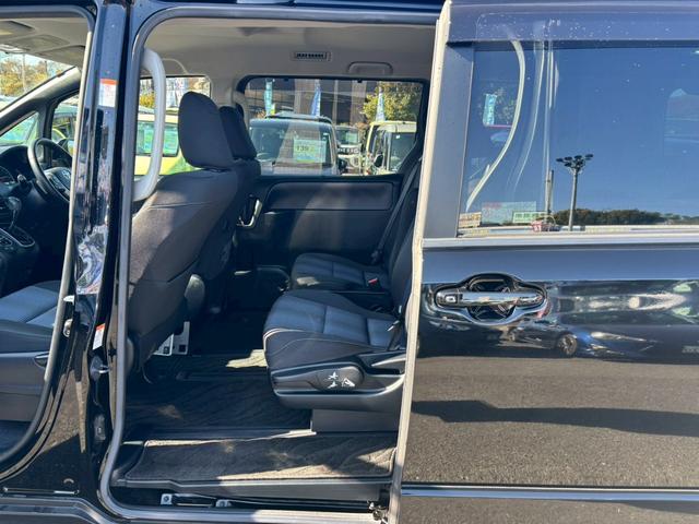 ノア Ｓｉ　禁煙車　ワンオーナー　社外ＳＤナビ　フルセグ　バックカメラ　ラジオ　前後ドライブレコーダー　ＥＴＣ　衝突軽減システム　横滑り防止システム　両側自動スライド　ＬＥＤヘッドライト　レーンキープ（23枚目）