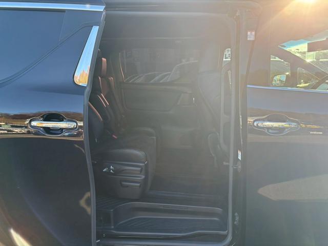 ヴェルファイア ２．５Ｚ　Ａエディション　ゴールデンアイズ　禁煙車　サンルーフ　社外１１インチＳＤナビ　フルセグ　Ｂｌｕｅｔｏｏｔｈ　バックカメラ　レーダークルーズコントロール　パワーバックドア　両側自動スライドドア　ビルトインＥＴＣ　ＴＲＣ　ＡＳＶ（17枚目）