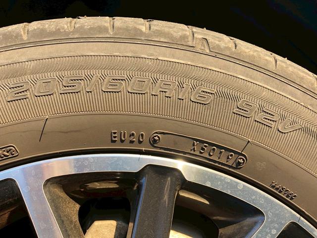 ヴォクシー ZS煌 7人 特別仕様車 フリップダウンモニター純正9型ナビ フルセグTV ブルートゥース SD DVD CD ETC 両側自動ドア アイドリングSTOP LEDライト フォグランプ ウインカー付き電格ミラー リヤエアコン スマートキー エンジンプッシュスタート(46枚目)