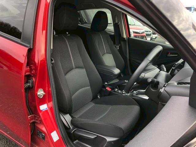 デミオ １３Ｓツーリング　禁煙車　純正７インチメモリーナビ　フルセグ　バックカメラ　ＣＤ　ＤＶＤ　ドラレコ前後　シートヒーター　コーナーセンサー　ＬＥＤヘッド　スマートキー　クルーズコントロール　車線逸脱警告（13枚目）