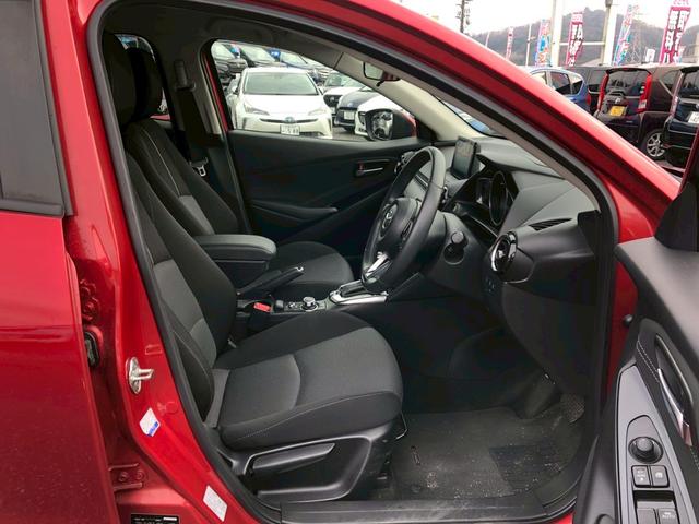 デミオ １３Ｓツーリング　禁煙車　純正７インチメモリーナビ　フルセグ　バックカメラ　ＣＤ　ＤＶＤ　ドラレコ前後　シートヒーター　コーナーセンサー　ＬＥＤヘッド　スマートキー　クルーズコントロール　車線逸脱警告（14枚目）