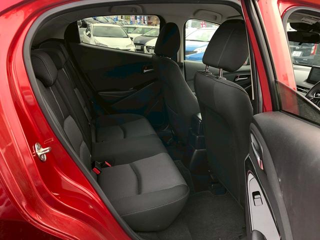 デミオ １３Ｓツーリング　禁煙車　純正７インチメモリーナビ　フルセグ　バックカメラ　ＣＤ　ＤＶＤ　ドラレコ前後　シートヒーター　コーナーセンサー　ＬＥＤヘッド　スマートキー　クルーズコントロール　車線逸脱警告（16枚目）