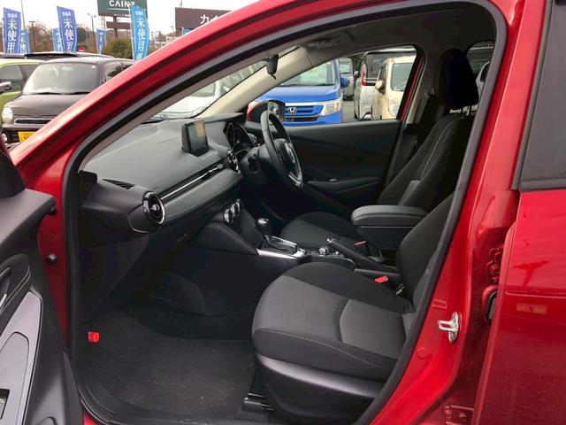 デミオ １３Ｓツーリング　禁煙車　純正７インチメモリーナビ　フルセグ　バックカメラ　ＣＤ　ＤＶＤ　ドラレコ前後　シートヒーター　コーナーセンサー　ＬＥＤヘッド　スマートキー　クルーズコントロール　車線逸脱警告（19枚目）