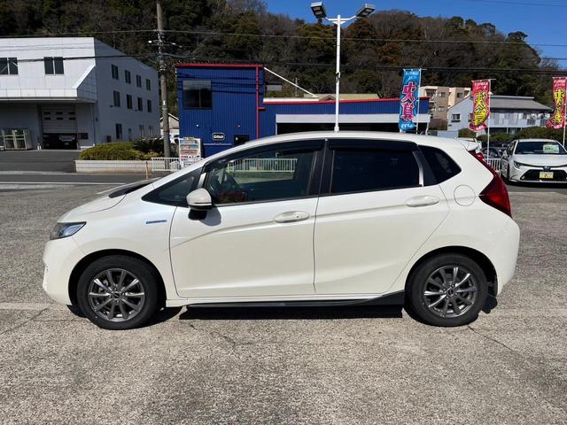 Ｌ＆Ｆパッケージ　あんしんＰｋｇ☆衝突軽減／８エアバッグ☆　【禁煙車●走行３２，９８３ｋｍ】【８型ギャザーズ製Ｂｌｕｅｔｏｏｔｈオーディオ対応ＳＤナビ／Ｂカメラ●ケンウッド製ドラレコ／ＡＵＸ入力／ＵＳＢポート】スマート＆Ｐスタート／オートライトＨＩＤ(12枚目)