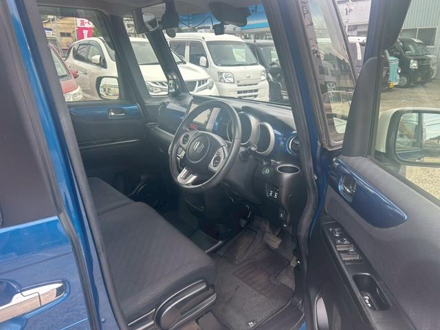 Ｎ－ＢＯＸ ２トーンカラースタイル　ＧターボＳＳパッケージ　【禁煙車】　ホンダ純正７インチＳＤナビ　社外ドラレコ　バックカメラ　ＢＬＵＥＴＯＯＴＨ接続　ＣＤ＆ＤＶＤ　両側自動スライドドア　シート―ヒーターチップアップシート　被害軽減システム　クルーズコントロール（17枚目）