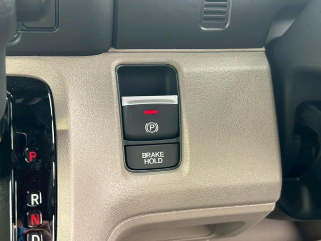 Ｎ－ＢＯＸジョイ ターボ衝突軽減【届出済未使用車◆走行５ｋｍ／８エアバッグ】　【ナビ装着用スペシャルパッケージ／オーディオレス】運転席＆助手席シートヒーター◆オートリトラミラー◆ＡＴハイビーム◆両側自動ドア◆パドルシフト◆保証書＆取扱説明書◆スマート＆Ｐスタート／スペアキー（30枚目）