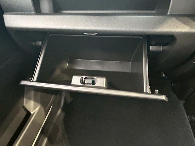 ジムニー XC 届出済未使用車/衝突被害軽減装置/クルーズコントロール コーナーセンサー/レーンアシスト/アイドリングストップ/ダウンヒルシスト/トランスファーレバー/シートヒーター/スズキ純正アルミホイール/2025年式タイヤ/LEDヘッドライト/背面タイヤ/スペアキー(35枚目)