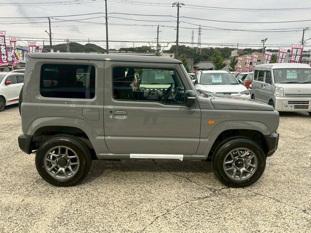 ジムニー XC 届出済未使用車/衝突被害軽減装置/クルーズコントロール コーナーセンサー/レーンアシスト/アイドリングストップ/ダウンヒルシスト/トランスファーレバー/シートヒーター/スズキ純正アルミホイール/2025年式タイヤ/LEDヘッドライト/背面タイヤ/スペアキー(42枚目)