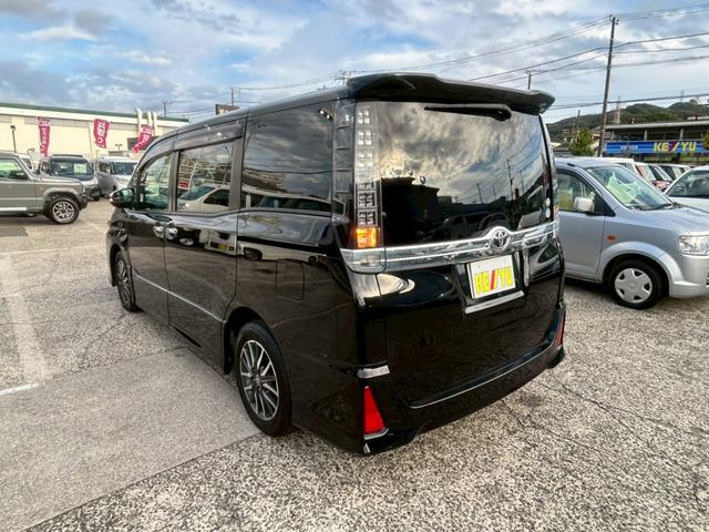 ヴォクシー ZS 煌 (弊社下取り車/禁煙車)トヨタ純正9インチナビ Bluetooth接続/ミュージックサーバー/両側自動スライドドア/レーンアシスト/衝突被害軽減システム/フリップダウンモニター/トヨタ純正アルミホイール/3列シート/ウォークスルー/Rスポイラー(12枚目)