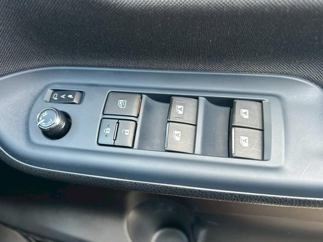ヴォクシー ZS 煌 (弊社下取り車/禁煙車)トヨタ純正9インチナビ Bluetooth接続/ミュージックサーバー/両側自動スライドドア/レーンアシスト/衝突被害軽減システム/フリップダウンモニター/トヨタ純正アルミホイール/3列シート/ウォークスルー/Rスポイラー(33枚目)