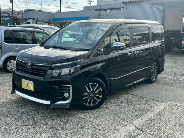 ヴォクシー ZS 煌 (弊社下取り車/禁煙車)トヨタ純正9インチナビ Bluetooth接続/ミュージックサーバー/両側自動スライドドア/レーンアシスト/衝突被害軽減システム/フリップダウンモニター/トヨタ純正アルミホイール/3列シート/ウォークスルー/Rスポイラー(43枚目)