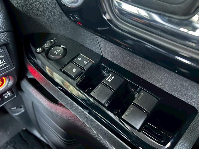 N-BOXカスタム Lターボ【衝突軽減◆両側自動スライド】前後ドラレコ◆ETC ◆禁煙【ホンダ純正7型Bluetooth対応ナビ◆フルセグTV◆バックカメラ】クルコン◆レーンアシスト◆コーナーセンサー◆LEDオートライト&フォグ◆ハーフレザー◆パドルシフト◆取説&保証書(33枚目)