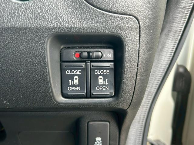 Ｎ－ＢＯＸカスタム Ｇ・ターボＡパッケージ　【弊社下取り車／ホンダ純正ナビ】　社外７インチナビ／バックカメラ／ＢＬＵＥＴＯＯＴＨ接続／両側自動スライドドア／チップアップシート／ホンダ純正アルミホイール／アイドリングストップ／衝突被害軽減システム／プッシュスタート（5枚目）