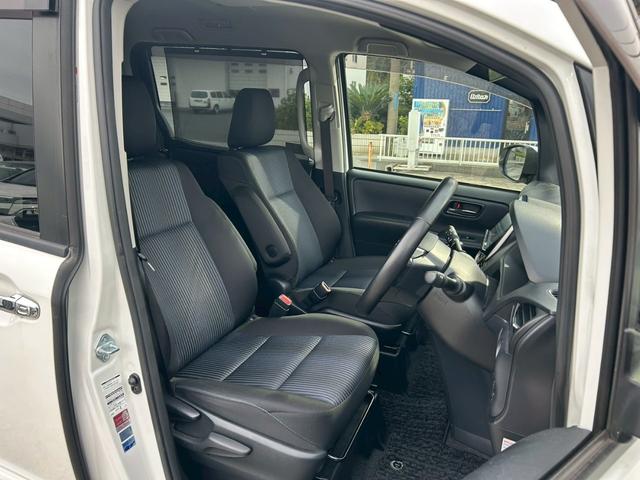 ヴォクシー ＺＳ　煌　【トヨタ純正ナビ／バックカメラ】◆Ｒスポイラー　◆両側自動スライドドア◆３列シート◆ウォークスルー◆社外ドラレコ◆ＥＴＣ◆レーンアシスト◆衝突被害軽減システム◆アイドリングストップ◆ＢＬＵＥＴＯＯＴＨ接続◆フルセグ◆ＣＤ＆ＤＶＤ◆スペアキー（17枚目）