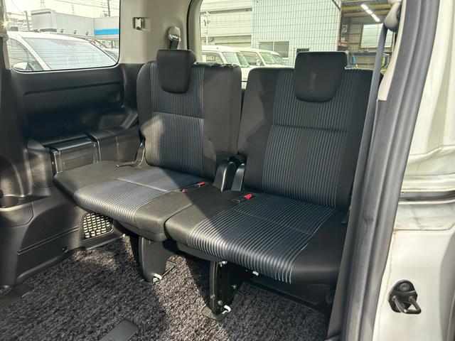 ヴォクシー ＺＳ　煌　【トヨタ純正ナビ／バックカメラ】◆Ｒスポイラー　◆両側自動スライドドア◆３列シート◆ウォークスルー◆社外ドラレコ◆ＥＴＣ◆レーンアシスト◆衝突被害軽減システム◆アイドリングストップ◆ＢＬＵＥＴＯＯＴＨ接続◆フルセグ◆ＣＤ＆ＤＶＤ◆スペアキー（25枚目）