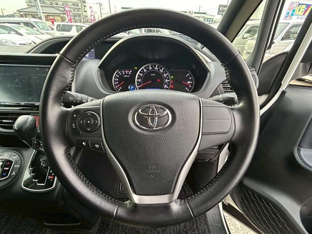 ヴォクシー ＺＳ　煌　【トヨタ純正ナビ／バックカメラ】◆Ｒスポイラー　◆両側自動スライドドア◆３列シート◆ウォークスルー◆社外ドラレコ◆ＥＴＣ◆レーンアシスト◆衝突被害軽減システム◆アイドリングストップ◆ＢＬＵＥＴＯＯＴＨ接続◆フルセグ◆ＣＤ＆ＤＶＤ◆スペアキー（29枚目）