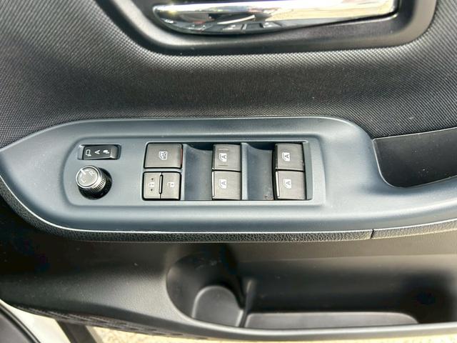 ヴォクシー ＺＳ　煌　【トヨタ純正ナビ／バックカメラ】◆Ｒスポイラー　◆両側自動スライドドア◆３列シート◆ウォークスルー◆社外ドラレコ◆ＥＴＣ◆レーンアシスト◆衝突被害軽減システム◆アイドリングストップ◆ＢＬＵＥＴＯＯＴＨ接続◆フルセグ◆ＣＤ＆ＤＶＤ◆スペアキー（31枚目）