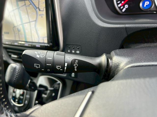 ヴォクシー ＺＳ　煌　【トヨタ純正ナビ／バックカメラ】◆Ｒスポイラー　◆両側自動スライドドア◆３列シート◆ウォークスルー◆社外ドラレコ◆ＥＴＣ◆レーンアシスト◆衝突被害軽減システム◆アイドリングストップ◆ＢＬＵＥＴＯＯＴＨ接続◆フルセグ◆ＣＤ＆ＤＶＤ◆スペアキー（33枚目）