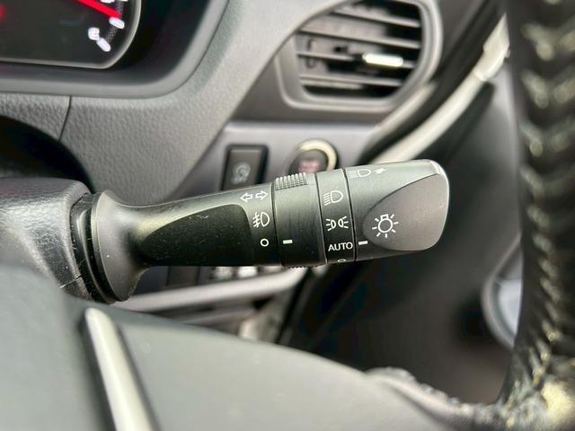 ヴォクシー ＺＳ　煌　【トヨタ純正ナビ／バックカメラ】◆Ｒスポイラー　◆両側自動スライドドア◆３列シート◆ウォークスルー◆社外ドラレコ◆ＥＴＣ◆レーンアシスト◆衝突被害軽減システム◆アイドリングストップ◆ＢＬＵＥＴＯＯＴＨ接続◆フルセグ◆ＣＤ＆ＤＶＤ◆スペアキー（34枚目）