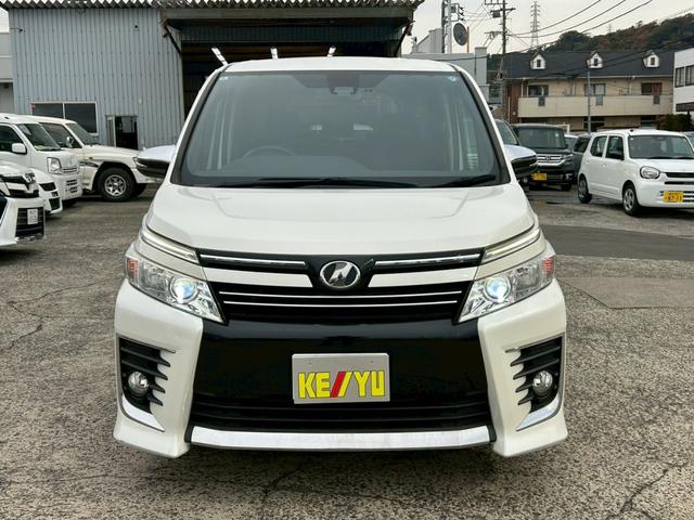 ヴォクシー ＺＳ　煌　【トヨタ純正ナビ／バックカメラ】◆Ｒスポイラー　◆両側自動スライドドア◆３列シート◆ウォークスルー◆社外ドラレコ◆ＥＴＣ◆レーンアシスト◆衝突被害軽減システム◆アイドリングストップ◆ＢＬＵＥＴＯＯＴＨ接続◆フルセグ◆ＣＤ＆ＤＶＤ◆スペアキー（45枚目）