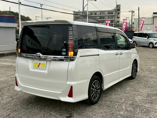 ヴォクシー ＺＳ　煌　【トヨタ純正ナビ／バックカメラ】◆Ｒスポイラー　◆両側自動スライドドア◆３列シート◆ウォークスルー◆社外ドラレコ◆ＥＴＣ◆レーンアシスト◆衝突被害軽減システム◆アイドリングストップ◆ＢＬＵＥＴＯＯＴＨ接続◆フルセグ◆ＣＤ＆ＤＶＤ◆スペアキー（51枚目）