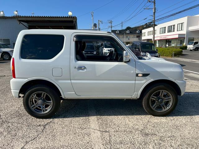 ジムニー ランドベンチャー【4WD◆特別仕様車】弊社直販◆7型ナビ ◆ターボ◆禁煙【Bluetooth対応/フルセグTV/CD/DVD】ETC車載器◆ハーフレザー◆HIDライト/フォグ◆ケンウッド製前後方ドライブレコーダー◆背面タイヤ◆キーレス◆2023年製造タイヤ(10枚目)