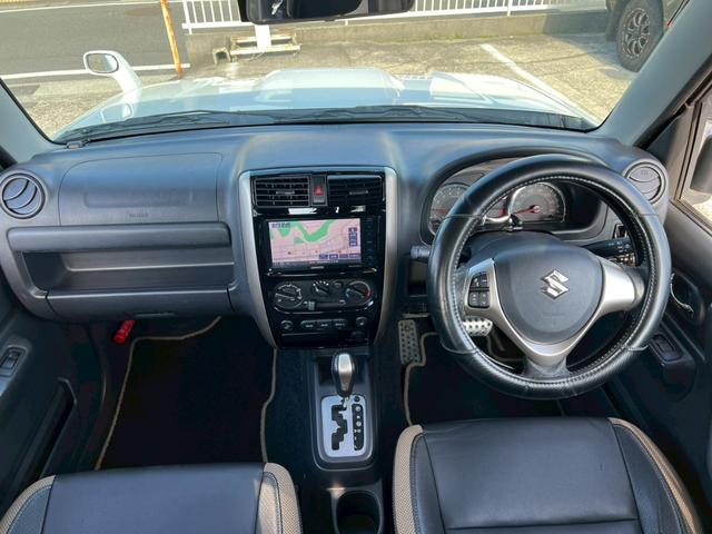 ジムニー ランドベンチャー【4WD◆特別仕様車】弊社直販◆7型ナビ ◆ターボ◆禁煙【Bluetooth対応/フルセグTV/CD/DVD】ETC車載器◆ハーフレザー◆HIDライト/フォグ◆ケンウッド製前後方ドライブレコーダー◆背面タイヤ◆キーレス◆2023年製造タイヤ(15枚目)