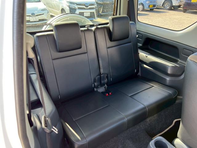 ジムニー ランドベンチャー【4WD◆特別仕様車】弊社直販◆7型ナビ ◆ターボ◆禁煙【Bluetooth対応/フルセグTV/CD/DVD】ETC車載器◆ハーフレザー◆HIDライト/フォグ◆ケンウッド製前後方ドライブレコーダー◆背面タイヤ◆キーレス◆2023年製造タイヤ(18枚目)