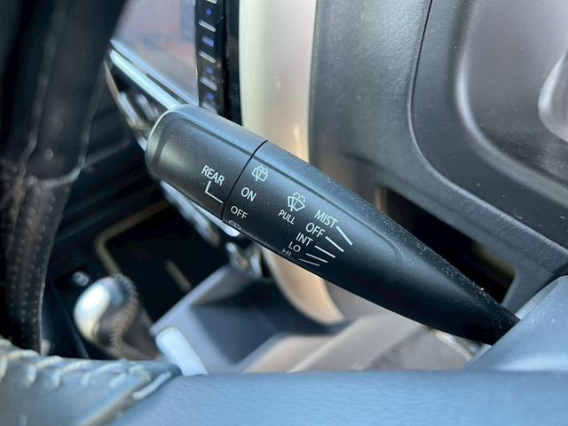 ジムニー ランドベンチャー【4WD◆特別仕様車】弊社直販◆7型ナビ ◆ターボ◆禁煙【Bluetooth対応/フルセグTV/CD/DVD】ETC車載器◆ハーフレザー◆HIDライト/フォグ◆ケンウッド製前後方ドライブレコーダー◆背面タイヤ◆キーレス◆2023年製造タイヤ(26枚目)