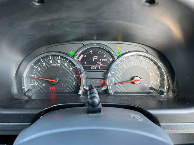 ジムニー ランドベンチャー【4WD◆特別仕様車】弊社直販◆7型ナビ ◆ターボ◆禁煙【Bluetooth対応/フルセグTV/CD/DVD】ETC車載器◆ハーフレザー◆HIDライト/フォグ◆ケンウッド製前後方ドライブレコーダー◆背面タイヤ◆キーレス◆2023年製造タイヤ(28枚目)