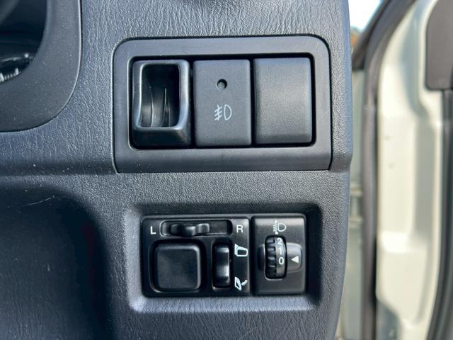 ジムニー ランドベンチャー【4WD◆特別仕様車】弊社直販◆7型ナビ ◆ターボ◆禁煙【Bluetooth対応/フルセグTV/CD/DVD】ETC車載器◆ハーフレザー◆HIDライト/フォグ◆ケンウッド製前後方ドライブレコーダー◆背面タイヤ◆キーレス◆2023年製造タイヤ(30枚目)