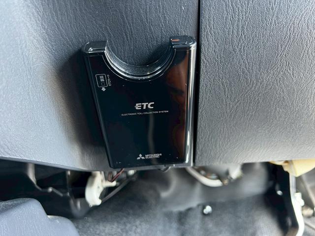 ジムニー ランドベンチャー【4WD◆特別仕様車】弊社直販◆7型ナビ ◆ターボ◆禁煙【Bluetooth対応/フルセグTV/CD/DVD】ETC車載器◆ハーフレザー◆HIDライト/フォグ◆ケンウッド製前後方ドライブレコーダー◆背面タイヤ◆キーレス◆2023年製造タイヤ(32枚目)